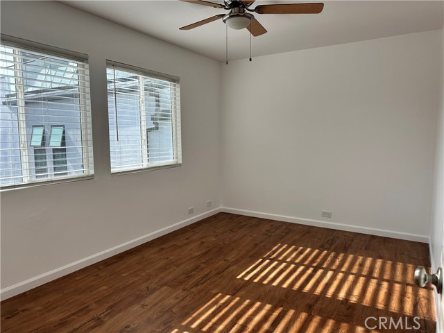 Detail Gallery Image 6 of 12 For 28 20th Ct, Hermosa Beach,  CA 90254 - 2 Beds | 2 Baths