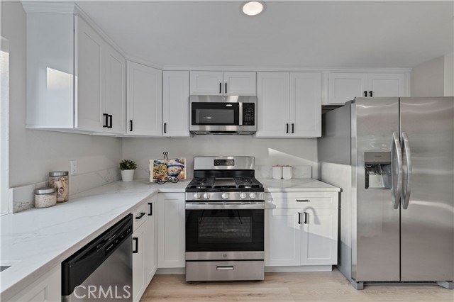 Detail Gallery Image 12 of 49 For 18838 Cabral, Canyon Country,  CA 91351 - 4 Beds | 3 Baths