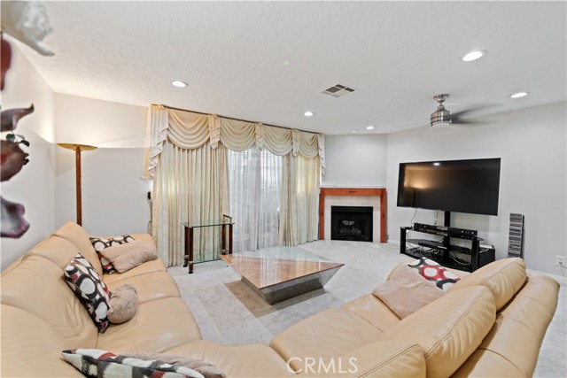 Detail Gallery Image 4 of 27 For 532 Venice Way #8,  Inglewood,  CA 90302 - 2 Beds | 2 Baths