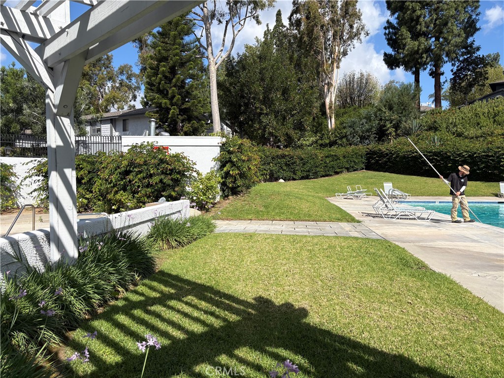 https://media.crmls.org/medias/8d055d2f-0fa6-4148-b738-671a217198ab.jpg?preset=X-Large