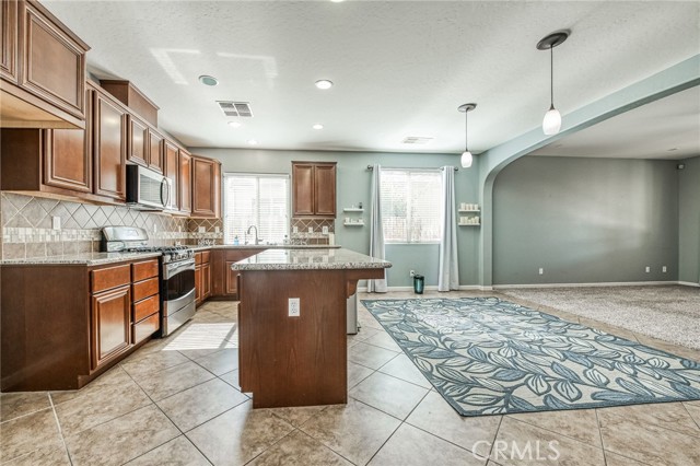 Detail Gallery Image 9 of 31 For 2427 S Laguna Ct, Visalia,  CA 93292 - 4 Beds | 2 Baths