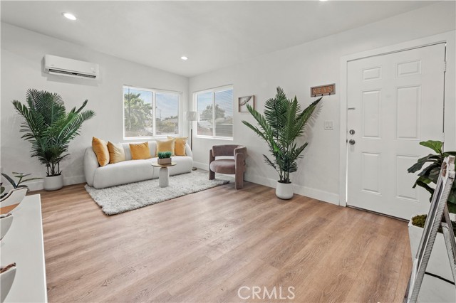 Detail Gallery Image 2 of 13 For 13154 Cedar St, Westminster,  CA 92683 - 2 Beds | 2 Baths