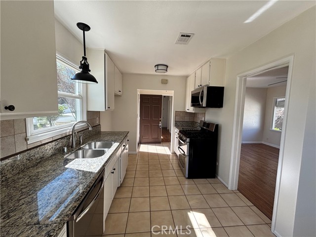 Detail Gallery Image 2 of 7 For 661 Lochleven St, Glendora,  CA 91741 - 3 Beds | 1 Baths