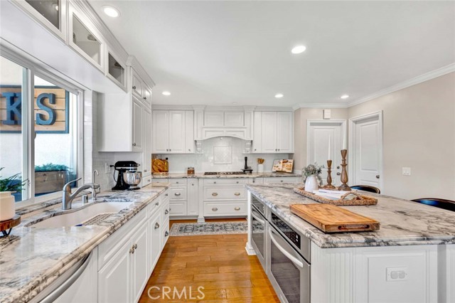 Image 8 of 60 For 20012 Mural Circle