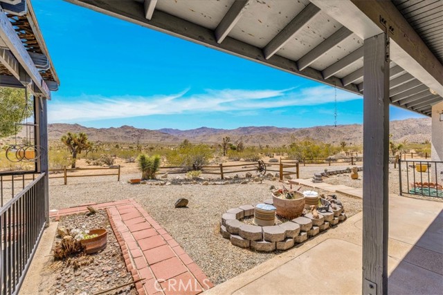 8397 Uphill Road, Joshua Tree CA: https://media.crmls.org/medias/8d07578e-5bba-4285-a47e-ecf2703e835d.jpg
