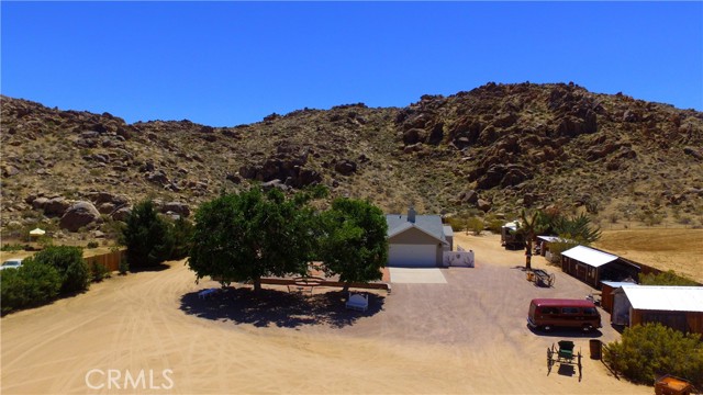 24212 Kansa Road, Apple Valley CA: https://media.crmls.org/medias/8d07ab91-4e05-47dc-8b9b-67d9c9d49d81.jpg