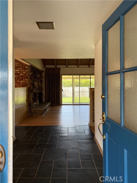 Detail Gallery Image 4 of 29 For 9221 Rubio Ave, North Hills,  CA 91343 - 2 Beds | 2 Baths