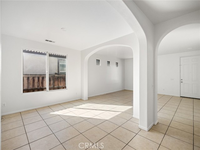 Detail Gallery Image 8 of 35 For 12357 Luna, Victorville,  CA 92392 - 4 Beds | 2 Baths