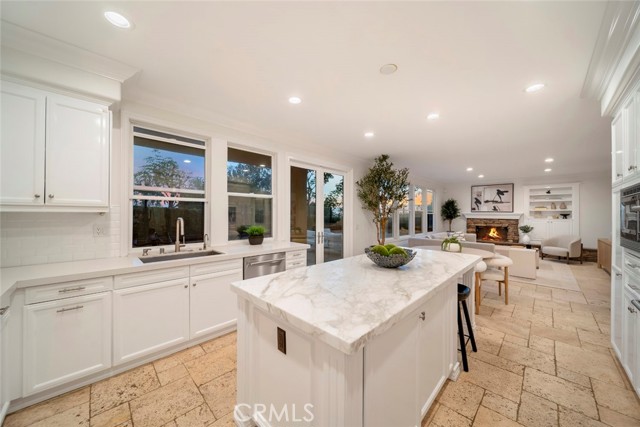 2 Agostino, Newport Coast CA: https://media.crmls.org/medias/8d09076e-e878-407a-9d0d-190a8916b4bc.jpg