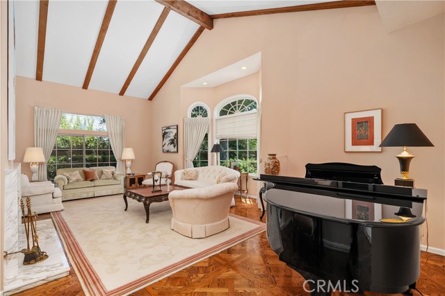 Detail Gallery Image 6 of 50 For 4751 Westchester Dr, Woodland Hills,  CA 91364 - 5 Beds | 7 Baths