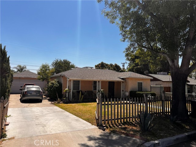 16081 Iris Dr, Fontana, CA 92335