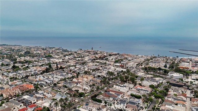 613 Larkspur Avenue, Corona del Mar CA: https://media.crmls.org/medias/8d09eff2-cd4d-47a3-bd04-d80ab71b3015.jpg