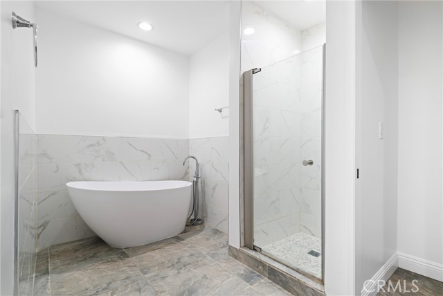 5335 White Oak Avenue, Encino CA: https://media.crmls.org/medias/8d0abebc-2f9d-45ea-90b8-1d252ebb8766.jpg