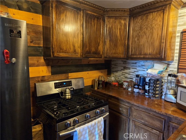 Detail Gallery Image 13 of 32 For 23553 Lake Dr, Crestline,  CA 92325 - 2 Beds | 2 Baths
