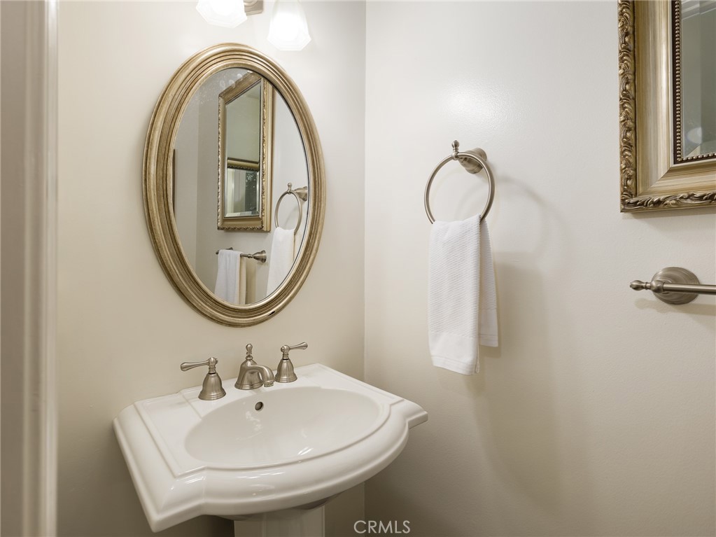 https://media.crmls.org/medias/8d0ca601-eae9-4ec6-8b6c-2f3548703f35.jpg?preset=X-Large