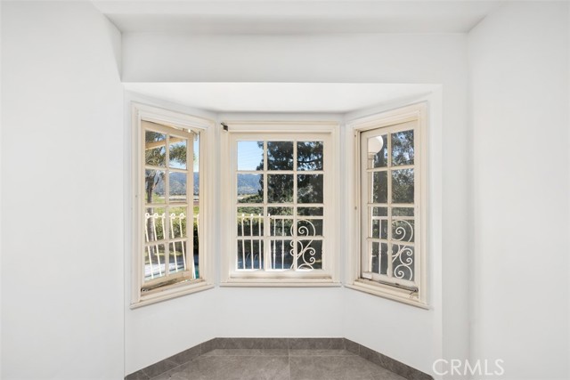 Detail Gallery Image 13 of 31 For 12112 Woodley Ave, Granada Hills,  CA 91344 - 4 Beds | 4 Baths