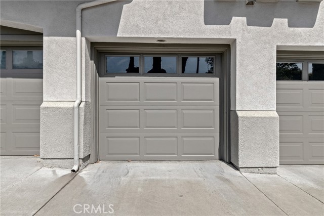 One-car garage with entry to laundry room