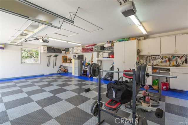 1802 Prince Albert Drive, Riverside CA: https://media.crmls.org/medias/8d0dab3b-b97a-474c-a6a7-149415f197b9.jpg