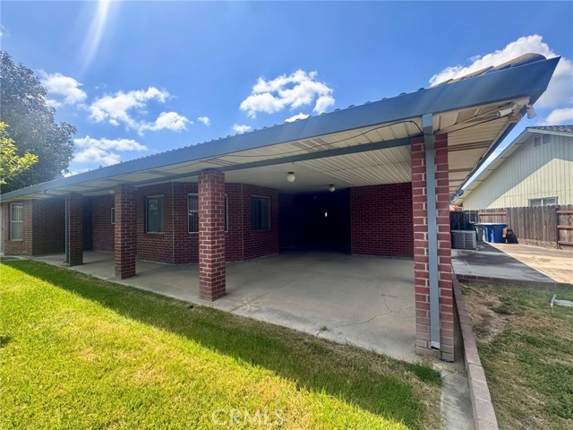 2165 Trenton Court, Merced CA: https://media.crmls.org/medias/8d0db303-bbc4-4c94-b2fe-b4af3b60f7f7.jpg