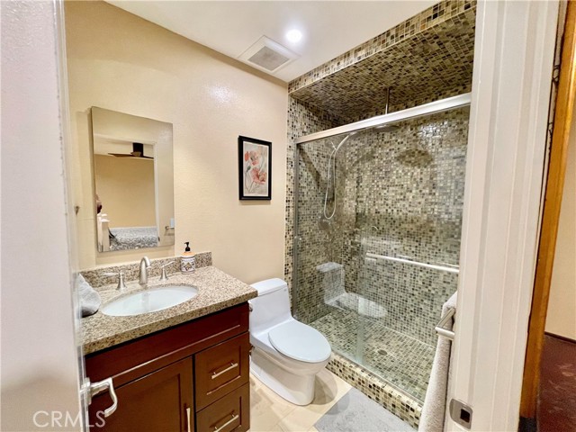 Second bedroom bath