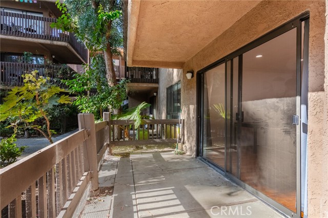 Detail Gallery Image 14 of 20 For 22100 Burbank Bld 106a,  Woodland Hills,  CA 91367 - 2 Beds | 2 Baths