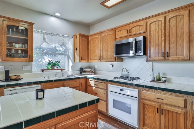 176 Pine Ridge Road, Crestline CA: https://media.crmls.org/medias/8d0e60f8-4a6b-4965-9e2a-908f32067914.jpg