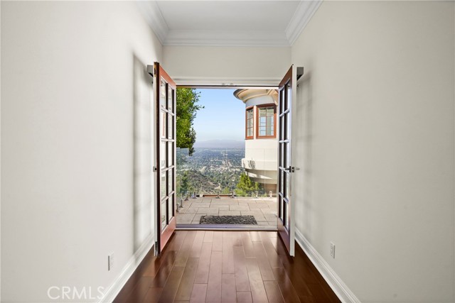 13320 Mulholland Drive, Beverly Hills CA: https://media.crmls.org/medias/8d0f2f82-3b87-4d00-b4eb-5ad4a96f8051.jpg