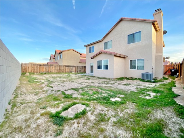 Detail Gallery Image 5 of 28 For 17048 Monaco Dr, Victorville,  CA 92395 - 4 Beds | 2/1 Baths