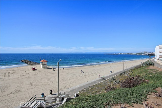 700 Esplanade, Redondo Beach, California 90277, 2 Bedrooms Bedrooms, ,2 BathroomsBathrooms,Residential,Sold,Esplanade,SB21226099