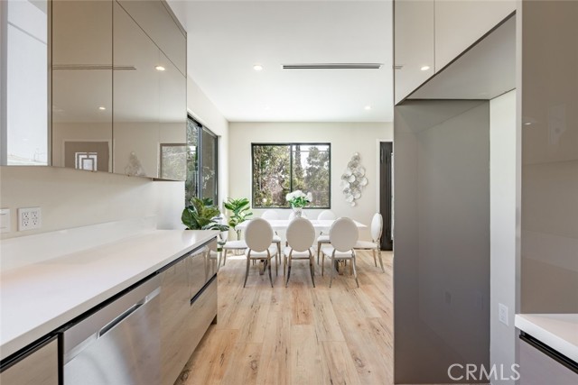 5805 Bucknell Avenue, Valley Village CA: https://media.crmls.org/medias/8d100557-c37d-4ea9-a173-902bf32e2b87.jpg