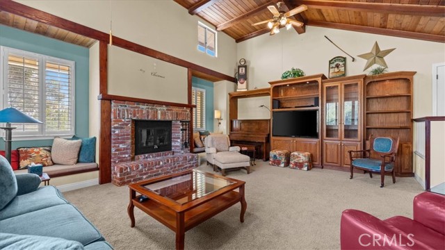 Detail Gallery Image 5 of 35 For 1304 Farrand Rd, Fallbrook,  CA 92028 - 4 Beds | 3 Baths