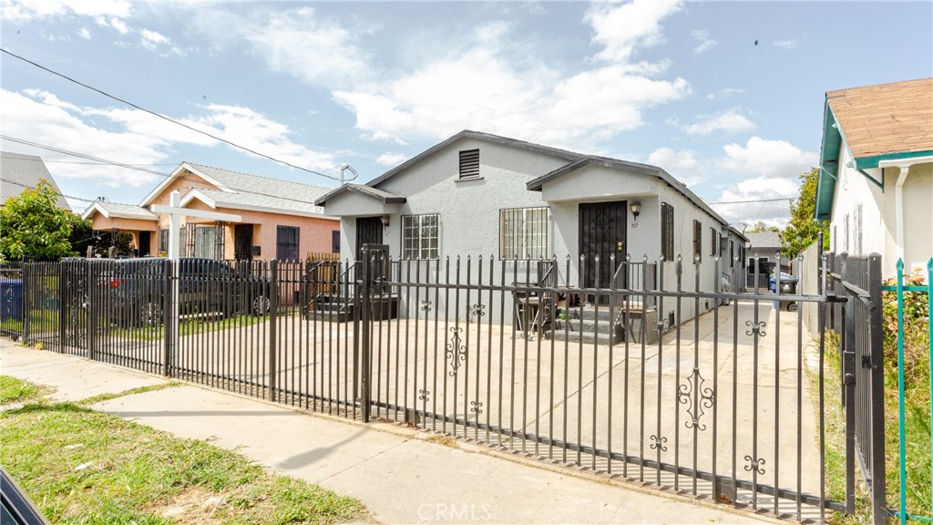 713 W 57th st, Los Angeles, CA 90037