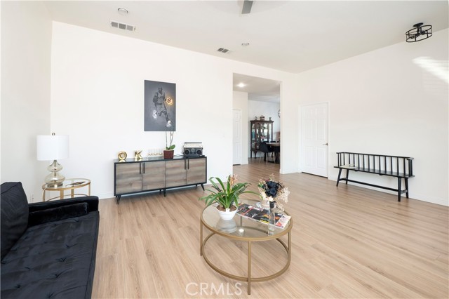 1586 W Mcwethy Street, Rialto CA: https://media.crmls.org/medias/8d109d05-583b-4077-a2e5-80cfd1279ac1.jpg