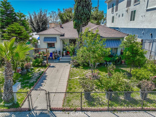 Detail Gallery Image 1 of 9 For 11450 Oxnard St, North Hollywood,  CA 91606 - 3 Beds | 1 Baths