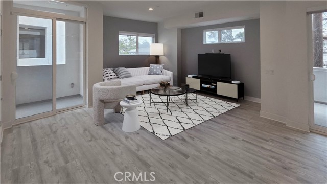 Detail Gallery Image 6 of 13 For 3309 Aria Ln, Los Angeles,  CA 90034 - 3 Beds | 4 Baths