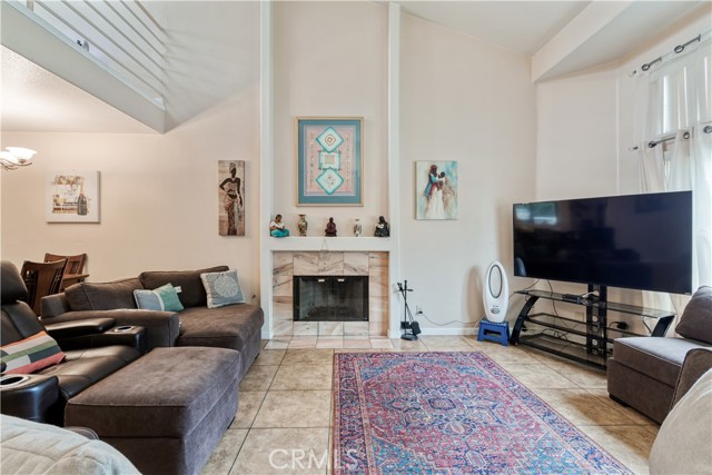 Detail Gallery Image 8 of 48 For 11965 Terra Bella St #17,  Sylmar,  CA 91342 - 3 Beds | 3 Baths