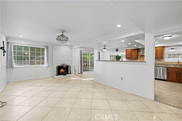 10685 Ledeen Drive, Lakeview Terrace CA: https://media.crmls.org/medias/8d127853-d32e-477a-b734-74ec9e235975.jpg
