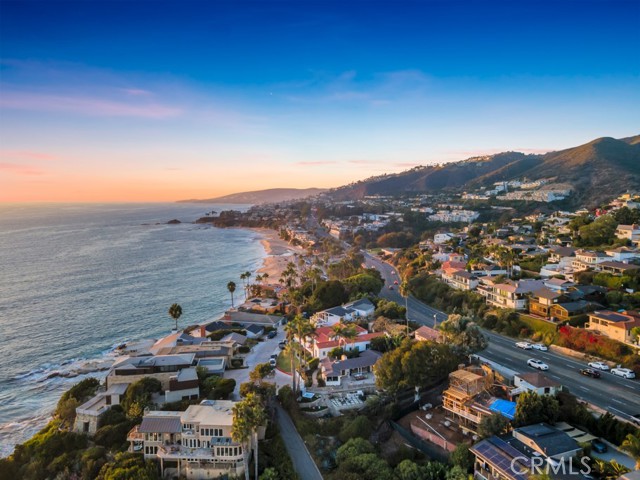 10 Camel Point, Laguna Beach CA: https://media.crmls.org/medias/8d134950-a3e4-4531-83a2-5b8d6c47fc84.jpg