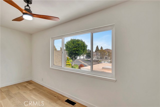 Detail Gallery Image 33 of 40 For 152 Yorktown Ln, Costa Mesa,  CA 92626 - 2 Beds | 2 Baths