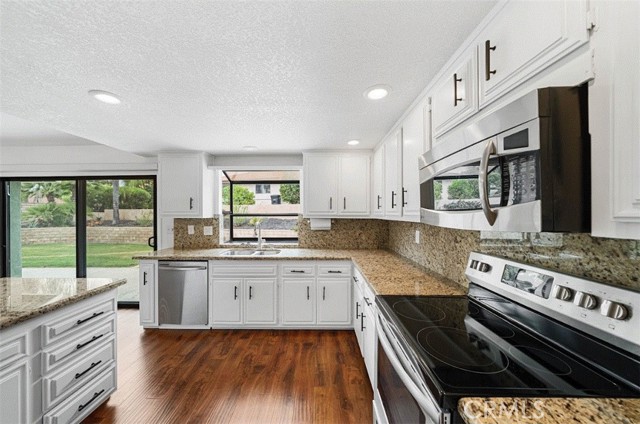 Detail Gallery Image 13 of 35 For 22860 Mariner Drive, Canyon Lake,  CA 92587 - 3 Beds | 2 Baths