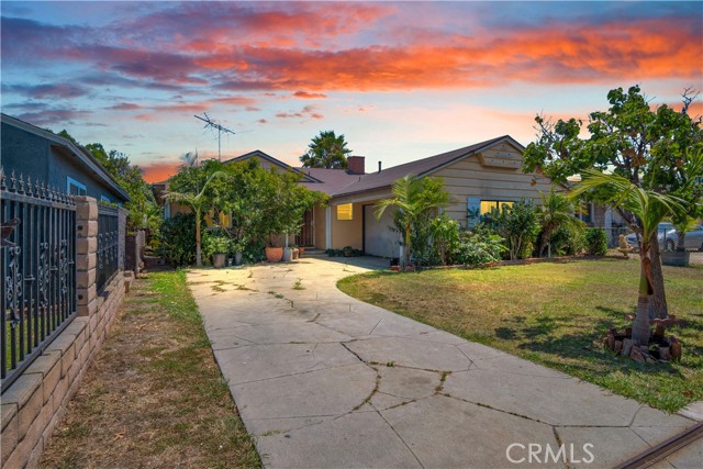 11028 Condon Avenue, Inglewood CA: https://media.crmls.org/medias/8d154b10-56fb-42bb-a61a-df61d4cd30bc.jpg