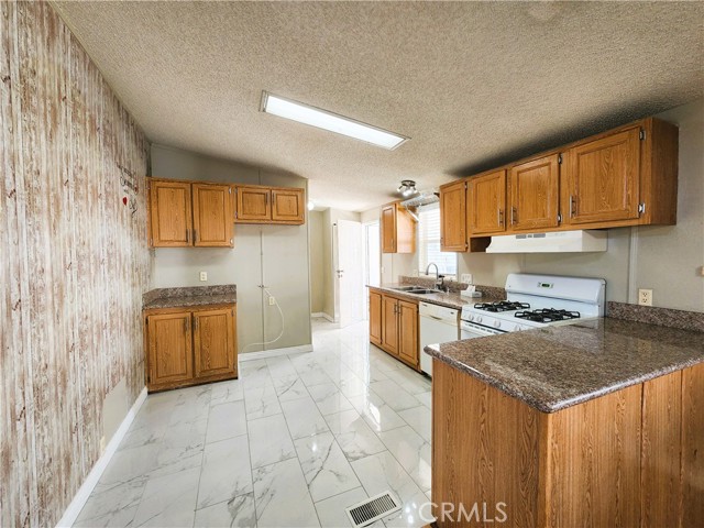 Detail Gallery Image 7 of 24 For 1441 S Paso Real Ave #156,  Rowland Heights,  CA 91748 - 4 Beds | 2 Baths