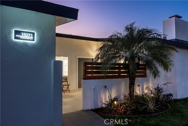 Detail Gallery Image 2 of 55 For 15271 Yorkshire Ln, Huntington Beach,  CA 92647 - 3 Beds | 2 Baths