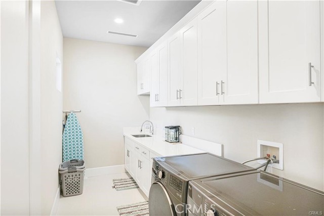 Detail Gallery Image 20 of 30 For 10178 Lightbreeze Cir, Huntington Beach,  CA 92646 - 5 Beds | 5 Baths