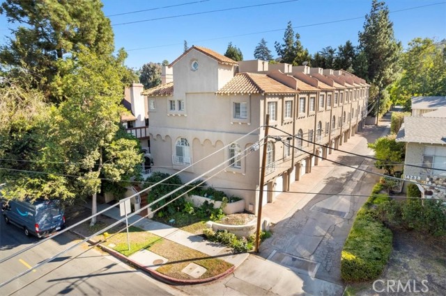 Detail Gallery Image 30 of 32 For 14234 Dickens St #7,  Sherman Oaks,  CA 91423 - 3 Beds | 2/1 Baths