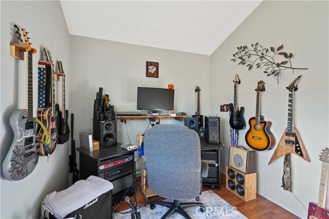 Detail Gallery Image 18 of 30 For 20060 Shadow Island Dr, Canyon Country,  CA 91351 - 2 Beds | 2 Baths