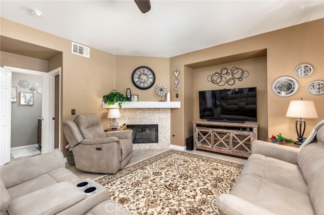 Detail Gallery Image 12 of 34 For 45166 via Quivera, Temecula,  CA 92592 - 3 Beds | 2/1 Baths