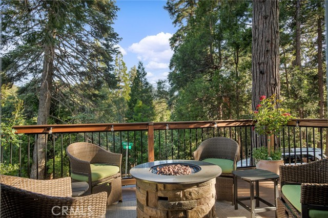 Detail Gallery Image 12 of 75 For 243 Manzanita Dr, Lake Arrowhead,  CA 92352 - 4 Beds | 3 Baths