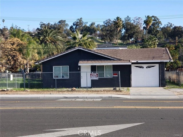 Detail Gallery Image 1 of 10 For 16510 Lakeshore Dr, Lake Elsinore,  CA 92530 - 2 Beds | 1 Baths