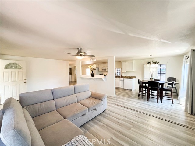 17700 Avalon Boulevard, Carson CA: https://media.crmls.org/medias/8d19d122-9e87-442e-a90c-9ef7cba6b049.jpg